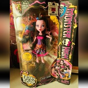 NEW 2014 MONSTER HIGH FREAKY FUSION DRACUBECCA DOLL